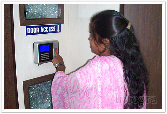 Access control &ndash; finger print reader to get inside office